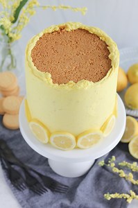 Lemon Oreo Cake - Baking with Blondie