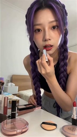 Guga ruined Rumi's lipstick... then became the canvas #rumi #gugugaga #kpop