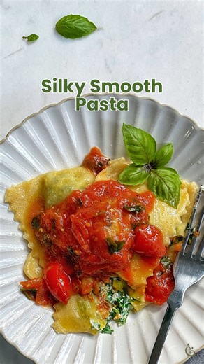 We’re kinda famous for our silky, smooth ravioli at Commune Kitchen—just ask anyone who’s taken our pasta class! We’ve just wrapped up another round of our 6-week Helpers Program (watch this space for the next one!), and coming up next: Shrimp & Ricotta Ravioli—Chef’s favourite—on Saturday, May 31. And yes, we make everything from scratch, including the dough. Here’s our go-to pasta dough recipe—perfect for ravioli, tagliatelle, and everything in between. ⸻ Pasta Dough (Serves 4) Ingredients: • 