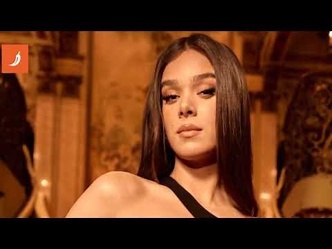 Wanda Sykes & Hailee Steinfeld Promote Breast Cancer Awareness in Super Bowl Ad