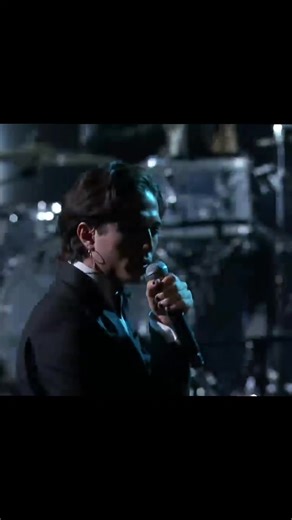 Beggin' ... Damiano 🫦 ... ... ... ... ... ... ... ... ... ... ... ... #måneskin #maneskin #damianodavid #beggin #concert