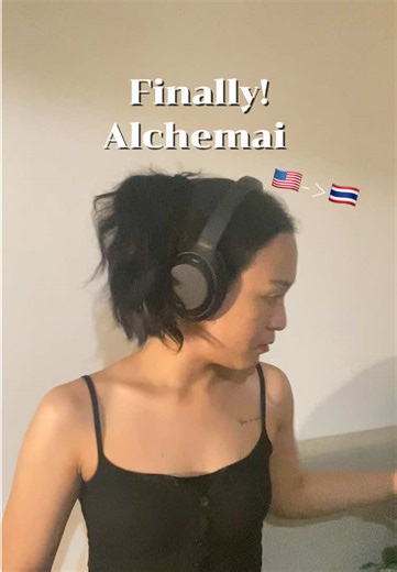 Hype up my tiring day with Alchemai !! 🖤🖤 @alchemai.world @maiphammy #alchemaihoodie #alchema #unboxing #maipham