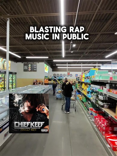 These B*tches love Sosa and they love them Glo boys🗣️🔊🔉 #blasting #rap #music #public #chiefkeef