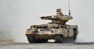 User spotten über wackelige Kanonen von Russlands “Wunderpanzer”
