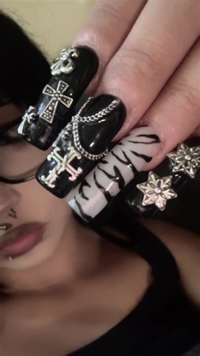 Stylish Graduation Nails Ideas for Your Celebration