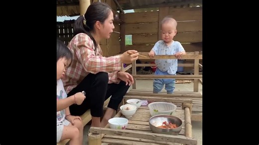 Husband Works Away — Wife Struggles to Care for the Family Alone | Luong Yen Anh