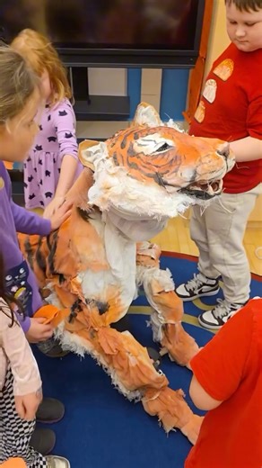 We were so happy to host @thepuppetzoo at Peterson Elementary! 🐯✨ Our team member Emilie got to show off her incredible handmade puppet, created entirely from recycled materials, after leading our Critter Club members in making their own mini tiger puppets 🐯🐅 We’re so proud to work with such talented artists who center sustainability in their craft. Amazing work, Emilie! 💚👏 | The Insect Asylum