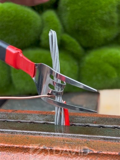 A fork can help you with electrical installation #electricity #diy #lifehack ⚡🔧