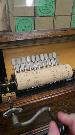 Funiculi Funicula played on 20 Concert Roller Organ organette