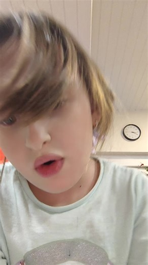 Lili Gherlinde (@liligherlinde)’s videos with som original - Lili Gherlinde