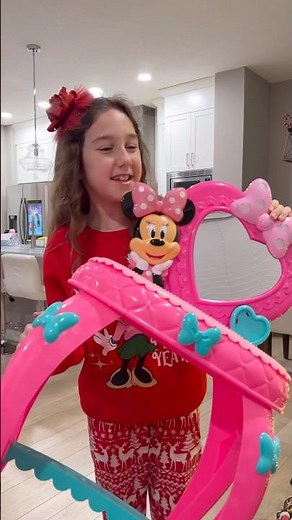 Sierra takes care of her sick little sister - always take care of your siblings