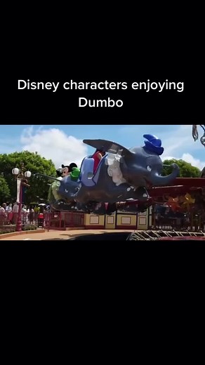 Disney characters enjoying Dumbo #disney #mickeymouse #mickey #goofy #disneyland #magickingdom #dumbo #disneyrides #disneytiktok #disneytok #greenscreenvideo #greenscreen