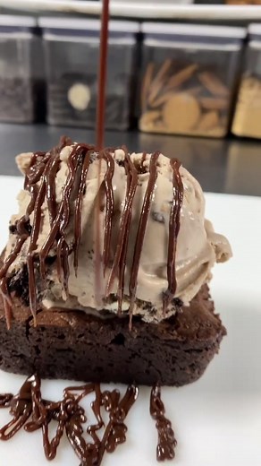 Delicious Brownie Sundae - Try it Out!