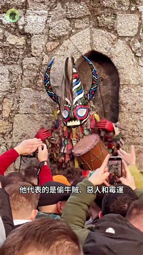 西班牙最離譜的節日，全村人一起打一個人