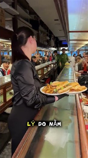 Throwing a plate on the table without it falling… the secret lies here 😳