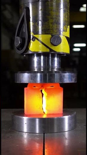 Red Hot Padlock (1000°C) vs Hydraulic Press – Full Compression
