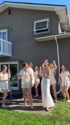 Oh Happy Day Socials | Ontario Wedding Content Creator on Instagram: "Wedding morning vibes brought to you by bridesmaids who absolutely understood the assignment. 💃🏼 From dancing in PJ’s and the first champagne pop of the day, this bridal party set the tone before the wedding by dress even went on. Proof that the right bridesmaids don’t just stand beside you at the altar - they bring the energy, calm the nerves and turn your wedding morning into a core memory with your besties!!✨🥂 These are 