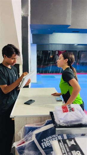 Emilio se queda de encargado en la tiendita! Puro Javimo Taekwondo 🥋💚🖤. #tkd #tkdlife #tkdgirl #taekwondo #viral