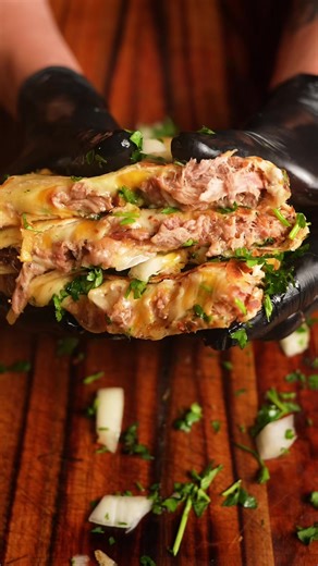 Pulled Pork Quesadillas 🐷 🌮 Low key quesadillas are top tier Mexican food 🇲🇽 🙏 The flavour combos are literally endless 😂 For today’s we kept it simple with apple cider braised pulled pork 🍏 the sugars in the cider pair so well with the fattiness of the pork 🤤 We don’t do dry meat here 🙅‍♂️ Full recipe below ⬇️ For the pulled pork… 1. Hot sauce binder then season a pork butt with @coastnsmoke The Rip & SPG 2. Into the Smoker at 125c for 6 hrs 3. Braise in apple cider (400-500 ml) in the