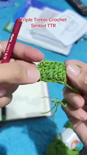 Belajar buat tutorial. Triple Treble Crochet simbol TTR (loop 4x) #annie #crochetbyanche #crochet #tutorial #rajutpemula