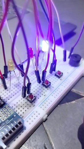Memory game with LED and Arduino UNO 😀👍 #arduino #arduinoproject #viral #amazing #game #memory #like