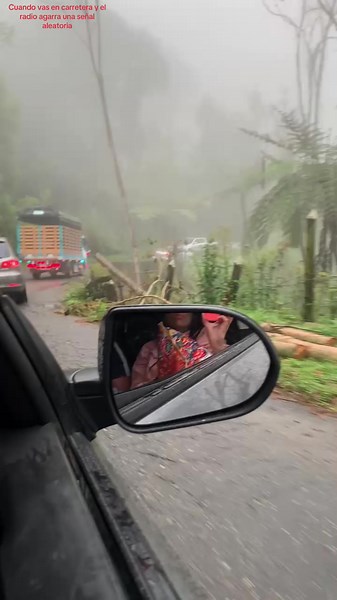 Cuando vas en carretera y el radio agarra señal