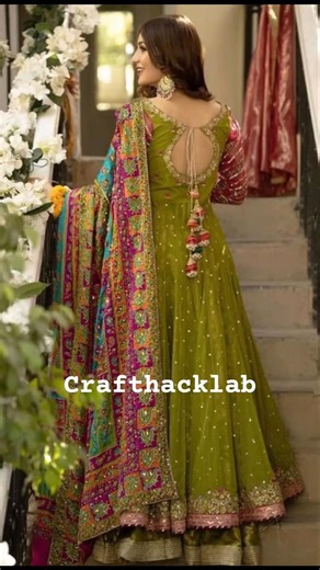 Mehndi ideas for bride/ Mehndi look/Mehndi function dress/India wedding dress mehndi bride#shorts