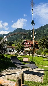 15 Sekunden Ofterschwang 💚 Wer von euch war schon mal in Ofterschwang und was sind eure Insider-Tipps? 🍰🥾⛰️🌸 Ein paar Ofterschwang-Highlights für deinen nächsten Urlaub 😍⬇️ 💚 Aussicht genießen und Wandern mit @go_bergbahnen 💚 Führung im Bauernhaus „Busche Berta“ 💚 Golfplatz Sonnenalp @golfresort_sonnenalp 💚 Downhill-Roller und Disc Golf @go_bergbahnen 💚 Stuimändle Erlebnisweg am Ofterschwanger Horn 💚 Wittelsbacher Höhe 💚 Der Dorfladen 💚 Eisladen 💚 Sennerei Schweineberg / Bergbauern