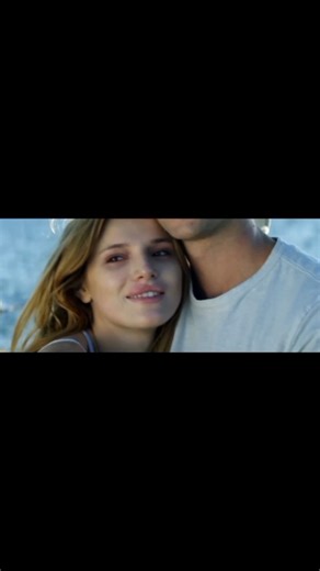 𝒈𝒆𝒓𝒃𝒆𝒓𝒂˚ෆ on Instagram: "• Film: Midnight Sun(Geceyarısı Güneşi) 🎬 Gün ışığına çıkması yasak olan Xeroderma pigmentosum hastalığına sahip Katie Price’ın hikâyesini anlatır. Tedavisi olmayan bu hastalık nedeniyle Katie sadece geceleri dışarı çıkabilmektedir. Bir akşam çocukluk aşkı Charlie Reed ile yeniden karşılaşır. Katie, ona hastalığını anlatmakla anlatmamak arasında kalır. Yıllar sonra yeniden bir araya gelen Katie ve Charlie, tüm engellere rağmen güçlü bir ilişkiye adım atarlar. • Y