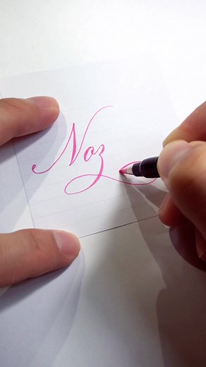 Nozomiの手書きサインとイラスト