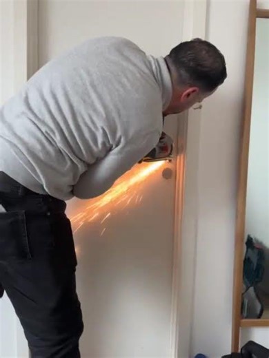 Ouverture de serrure bloquée en 30 secondes #serrurier #urgence