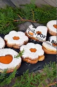 77K views · 2.4K reactions | Prajituri de casa, torturi cu ciocolata, fructe sau vanilie, retete de post sau de dulce pentru toate ocaziile si toate gusturile. Retetele scrise si video pas cu pas cu reusita garantata. | Pofta buna cu Gina Bradea | Facebook