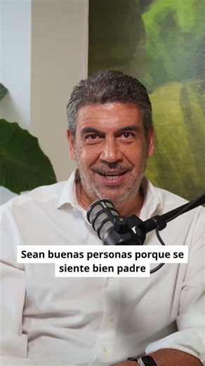 Sean buenas personas porque se siente bien padre. En este episodio de Crear Transforma platiqué con @arturoelias, empresario, líder y una de las figuras más influyentes del mundo empresarial en México. Pero esta conversación no fue sobre negocios. Fue sobre las decisiones que terminan definiendo una vida. Hablamos de: 🏆 Lo que realmente significa el éxito 🌿 Espiritualidad en la vida cotidiana 💫 Los momentos que cambian el rumbo de tu vida ✝️ La fe y el apoyo de Dios en los momentos difíciles