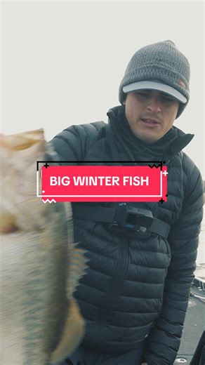 FINALLY getting back to winter fishing here in North Texas🙌🏼🥶 I may be cold, but the big ones bite best! And my 22” screen is the best thing since sliced bread at finding em 👍🏼 @Lew's Fishing #fishing #bassfishing #winterfishing