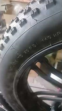 Swapping out a tube on the ENGWE Engine pro.