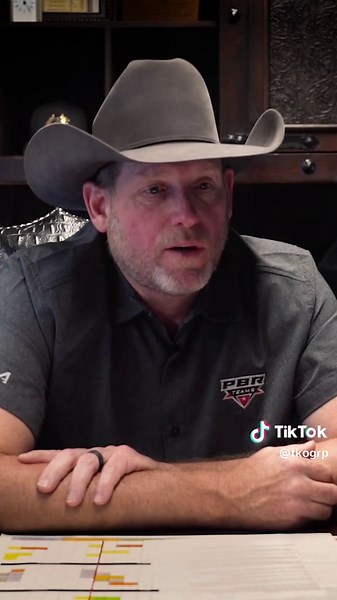 UNLEASH THE BEAST IS BACK. The best riders and the rankest bulls hit the dirt tonight! 🤠🔥 @PBR 📺: LIVE on @Paramount