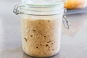 How to Make a Sourdough Starter for Beginners