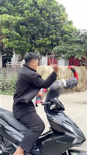 Spider-Man Steals a Phone#couple #martialarts #shorts