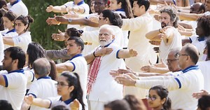 At U.N., Narendra Modi Celebrates Yoga, and Joins In on a Pose