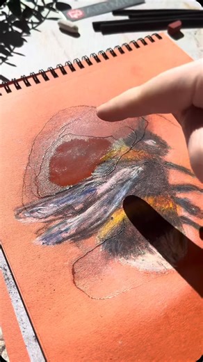 32 reactions | How to use fixative correctly to avoid mistakes like paper soak-through and unsightly stains on your painting️ #artmie #fixativespray #artfixing | ARTMIE | Facebook