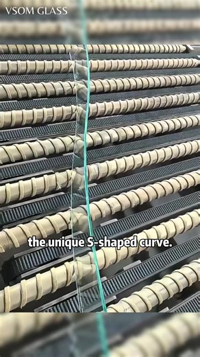 How is the unique S-shaped double curved tempered glass made? Let’s take a look! ✨ #glass #glassmaterial #temperedglass #curvedglass #interdesign #customglass #glas #verre
