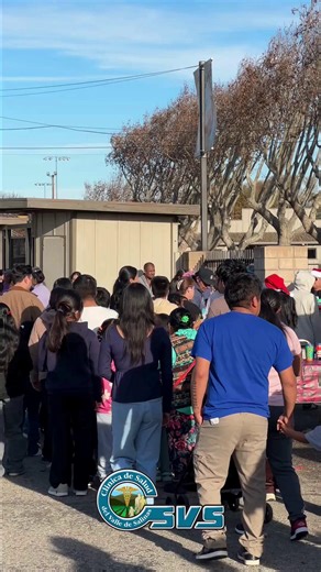 CSVS was proud to support Operation Santa in King City, an event designed to bring holiday joy to children in need in southern Monterey County. Every family received a bag of gifts, along with a food box provided by the Monterey County Food Bank. Santa also made a special appearance to say hello. CSVS se complació de apoyar la Operación Santa en King City, un evento diseñado para llevar la alegría navideña a los niños necesitados del sur del condado de Monterey. Cada familia recibió una bolsa de