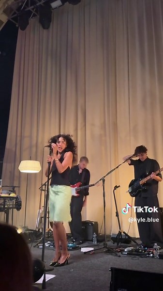 Olivia Dean Performs 'Man I Need' Live in Liverpool