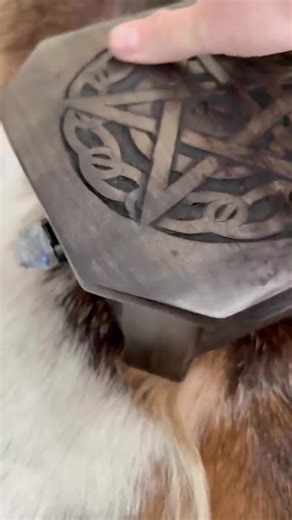 Small Witch Altar Table – Pentagram Carved Ritual Stand – Crystal Charging Altar – Pagan Wiccan Decor