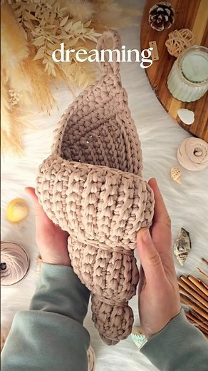 Stunning crochet idea🐚 Would you like a crochet seashell basket kit launch? 👀🤍