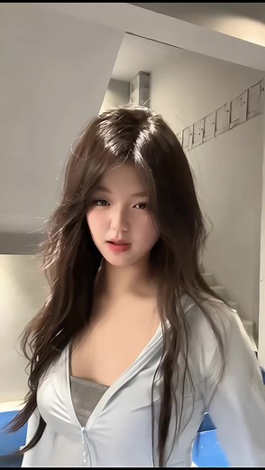 Shenzhen High School Dance: Talented Chinese Girl on Douyin