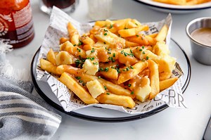 Poutine (Fries with Gravy and Cheese)