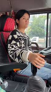 Truck driving lesson #trucking #trucks #usatrucks #trucker #truckdesign #truckbeauty #fypシ | USA Trucks