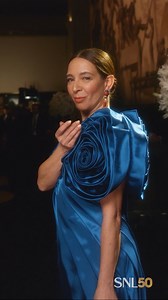 MAYA RUDOLF GON BRUSH YOUR SHOULDER OFF!! This was so fun, I would have never thought to brush your shoulder off in that dress but thanks to @fayedunaway for suggesting it after his GlamBOT. Also, this was the first night somebody compared The GlamBOT to the dentist 🦷and it happened twice!! Haha #MayaRudolph #colewalliser #glambotbts #LiveFromE #snl50th | Cole Walliser