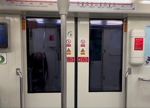 上海地铁1号线 胖头鱼 151（漕宝路-上海南站）运行